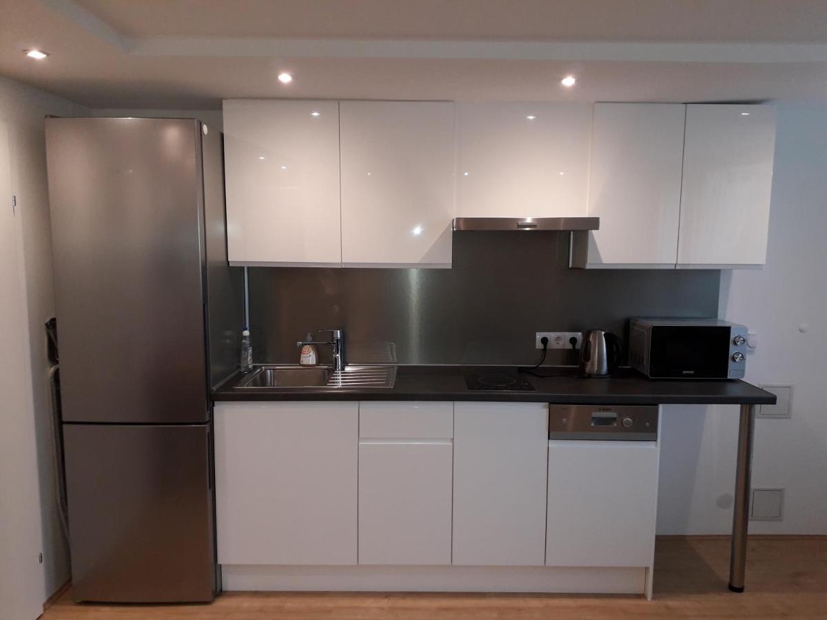 Cosy Flat In The Quiet Area With Own Garden, Free Parking And Direct Public Transport Link To The Centre Viena Exterior foto