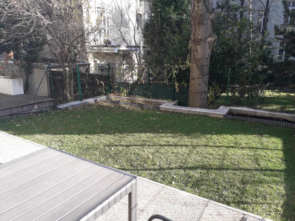 Cosy Flat In The Quiet Area With Own Garden, Free Parking And Direct Public Transport Link To The Centre Viena Exterior foto