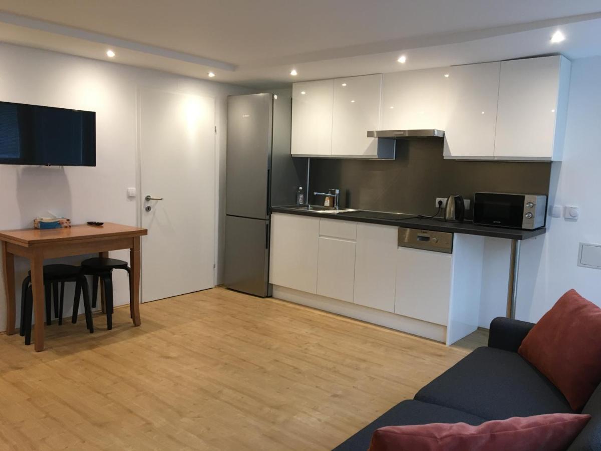 Cosy Flat In The Quiet Area With Own Garden, Free Parking And Direct Public Transport Link To The Centre Viena Exterior foto