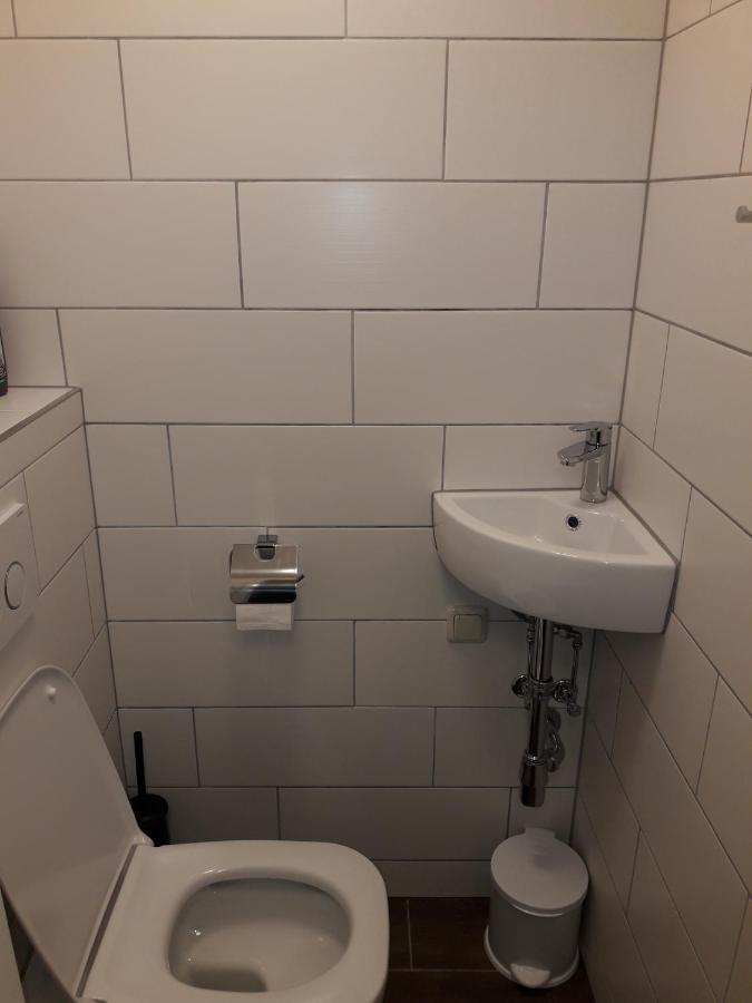 Cosy Flat In The Quiet Area With Own Garden, Free Parking And Direct Public Transport Link To The Centre Viena Exterior foto