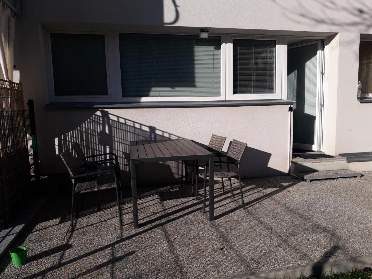 Cosy Flat In The Quiet Area With Own Garden, Free Parking And Direct Public Transport Link To The Centre Viena Exterior foto